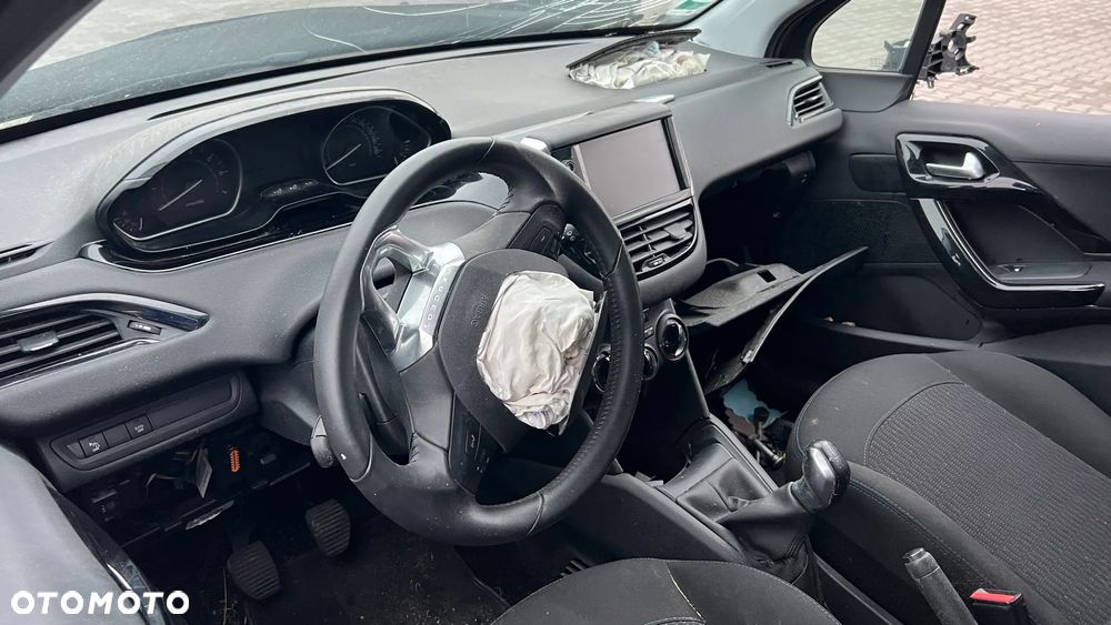 Peugeot 208 - 11