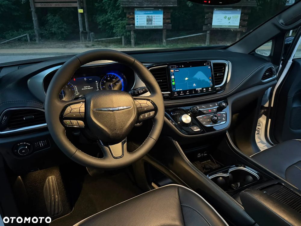 Chrysler Pacifica - 10
