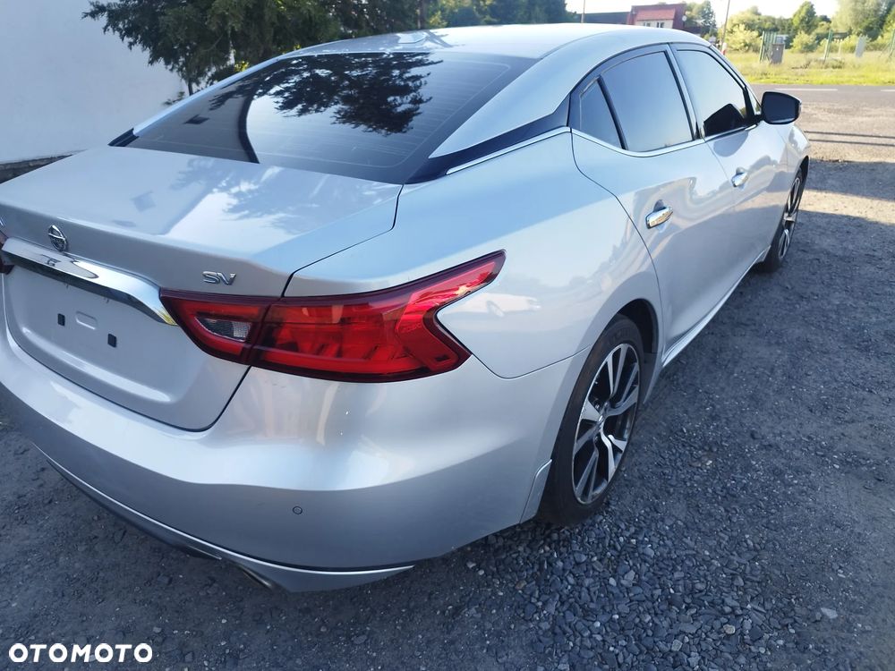 Nissan Maxima - 10