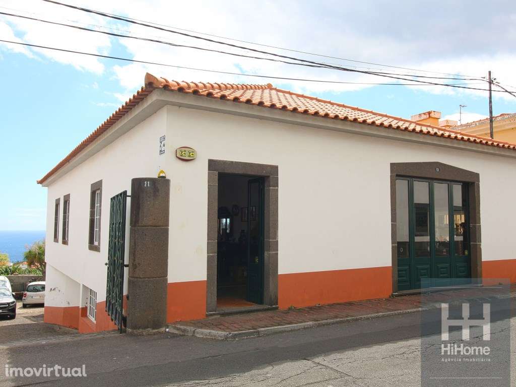 Moradia T6+2 com Espaço comercial em Câmara de Lobos - Grande imagem: 2/31