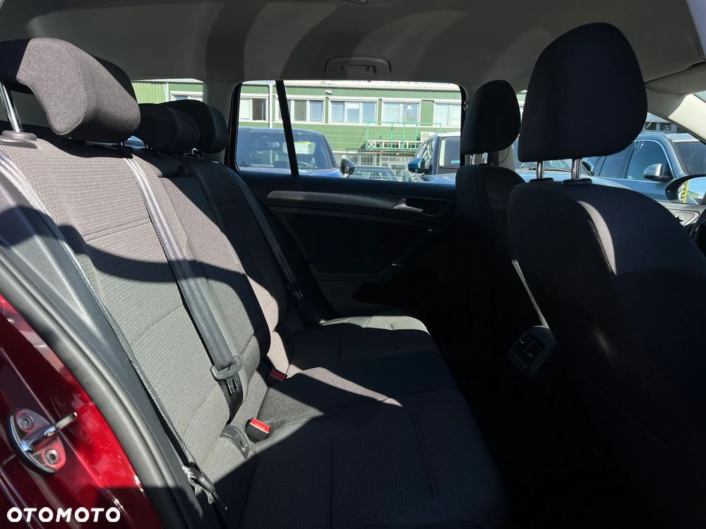 Volkswagen Golf - 25