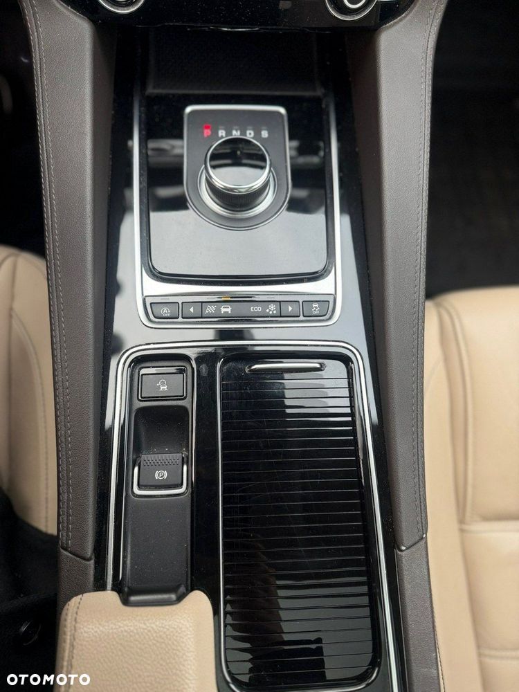 Jaguar F-Pace - 28