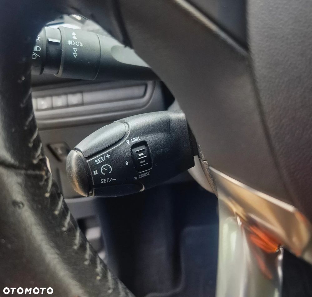 Peugeot 2008 1.2 Pure Tech Allure S&S EAT6 - 34