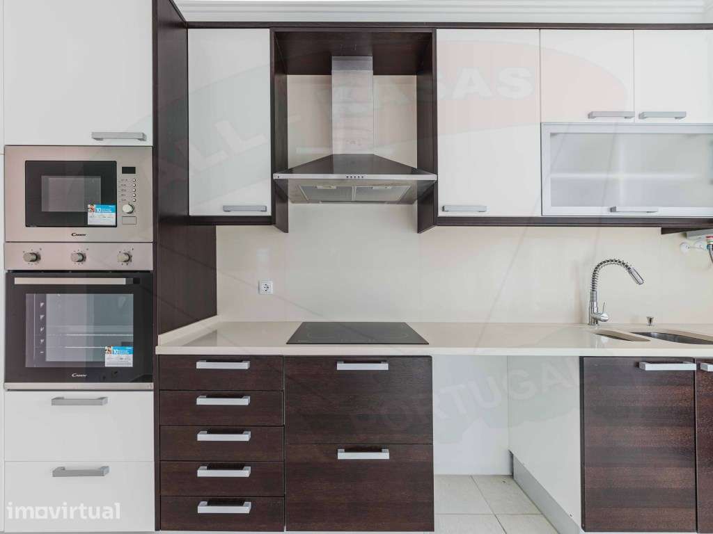 MORADIA T3+1 TOTALMENTE REMODELADA COM VISTA MAR NO CENTRO DA ERICEIRA - Grande imagem: 3/59