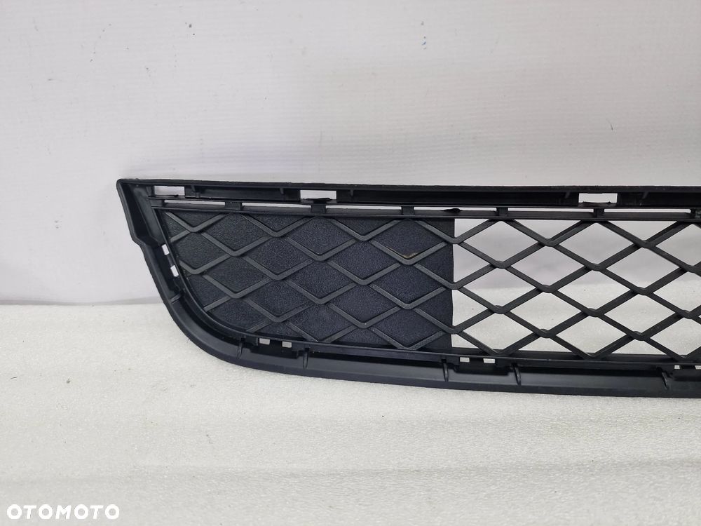BMW X3 F25 10- KRATKA ŚRODKOWA ZDERZAKA PRZEDNIEGO PRZÓD , NR 51117210465 , NR AUKCJI KR136 - 2