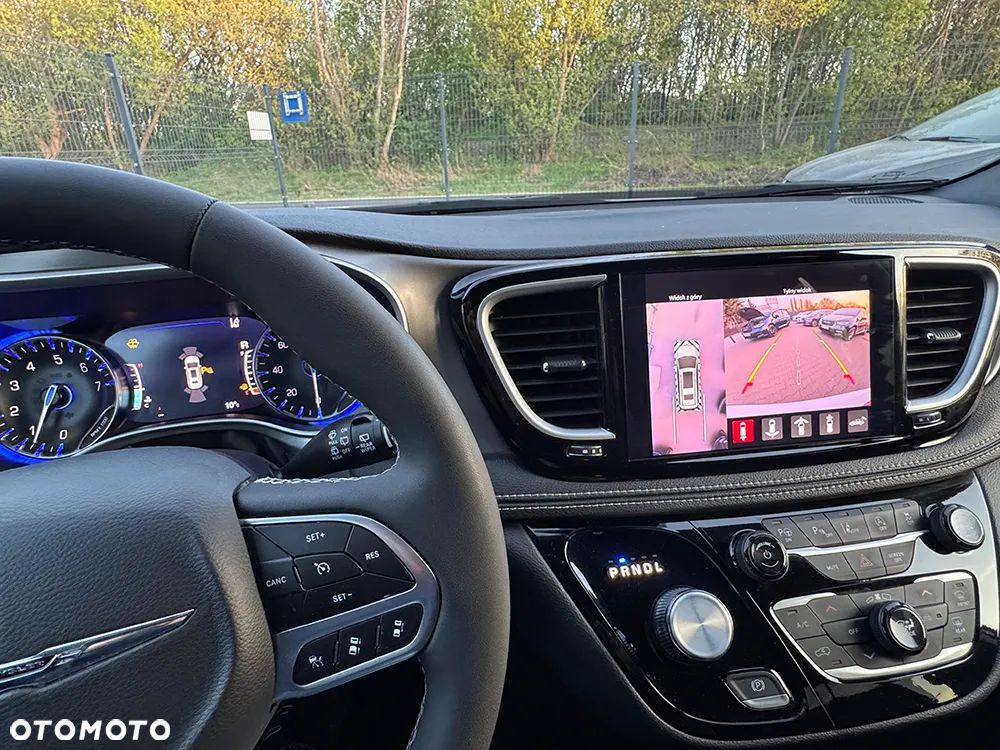 Chrysler Pacifica - 36