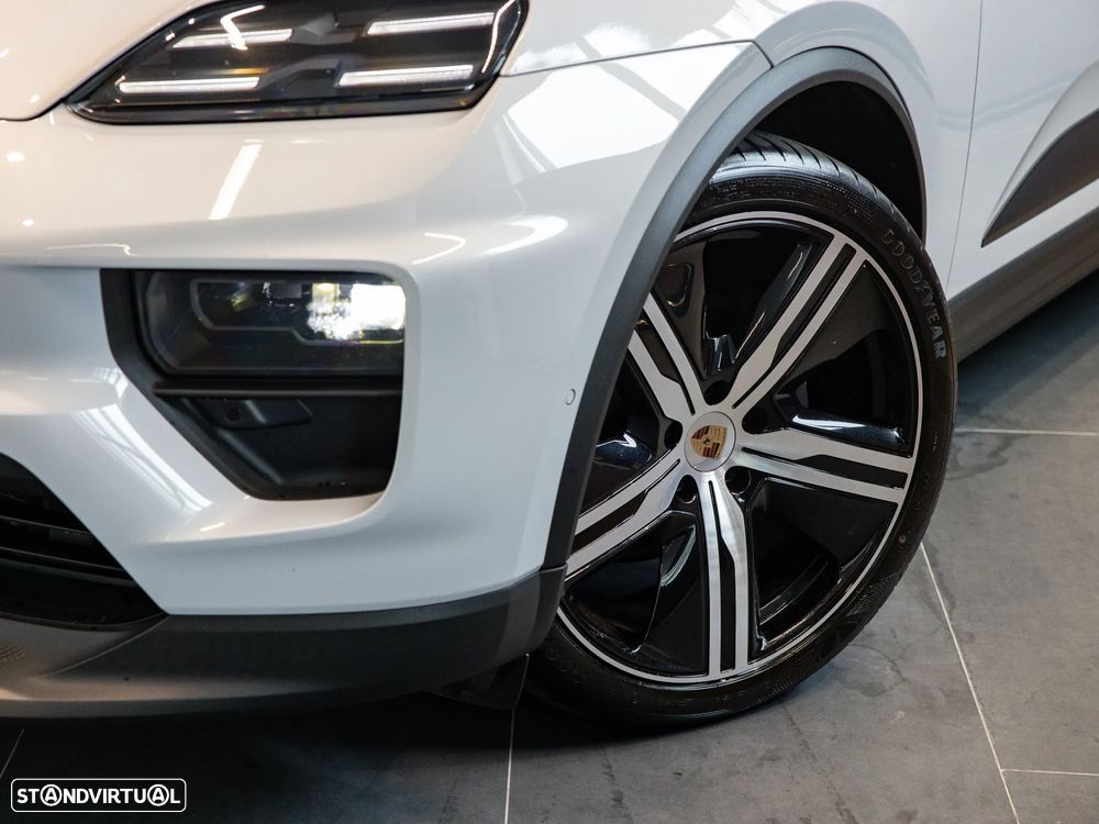 Porsche Macan Electric 4 - 15