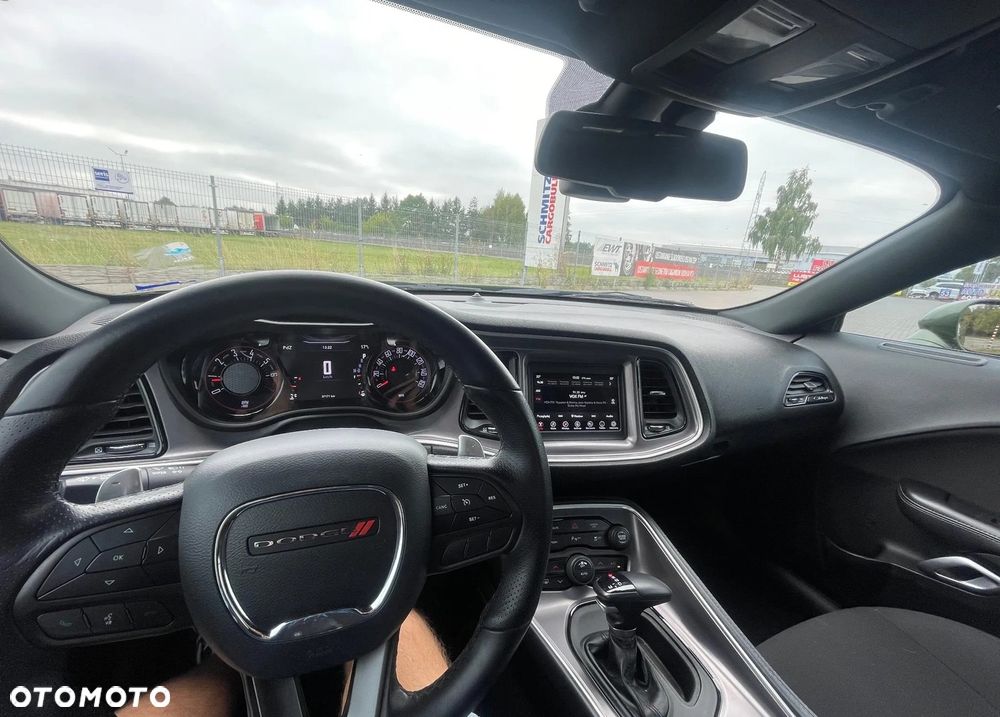 Dodge Challenger - 12