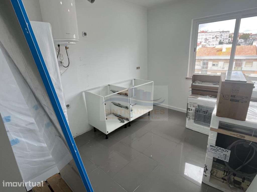 Apto T2 no Cacém Totalmente Remodelado, Ótima localização, Com Vara... - Grande imagem: 4/17