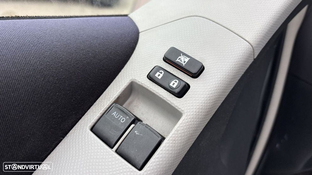 Toyota Yaris 1.0 VVT-i AC+VSC - 6