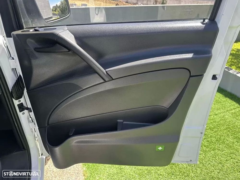 Mercedes-Benz Vito Compacta CREW - 52