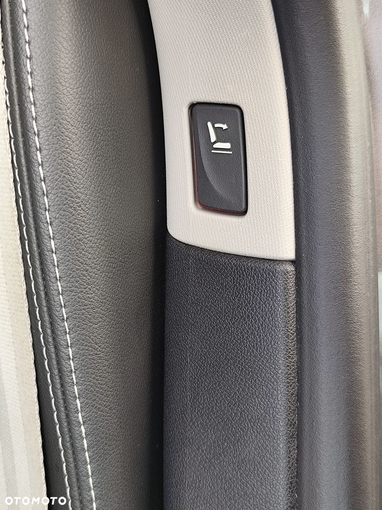 Renault Laguna dCi 150 FAP Start-Stop Bose Edition - 25
