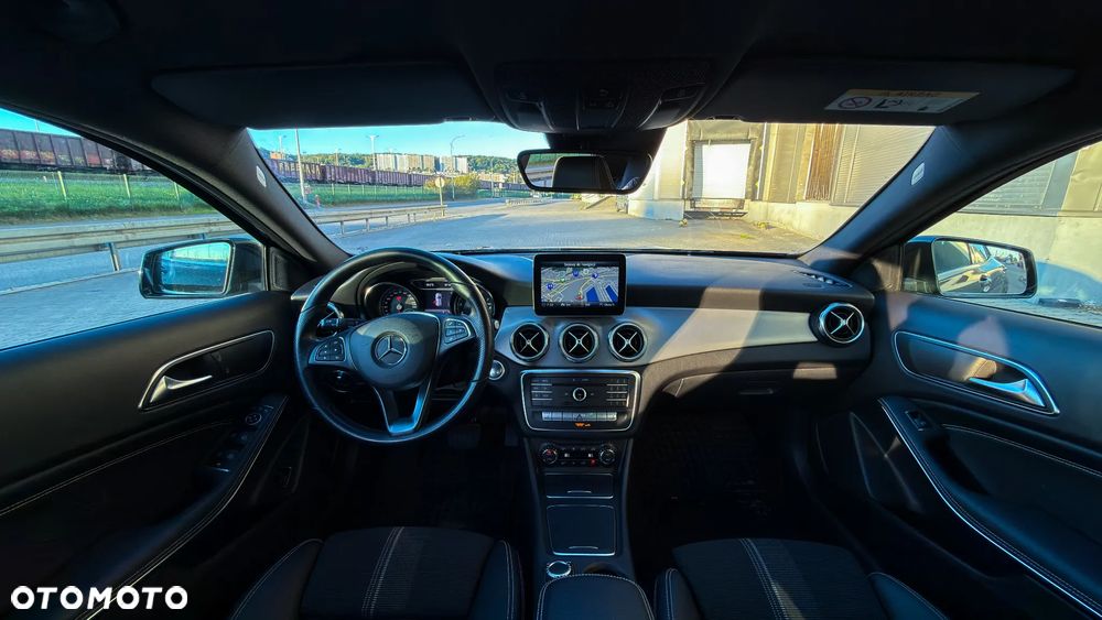 Mercedes-Benz GLA 200 7G-DCT - 34