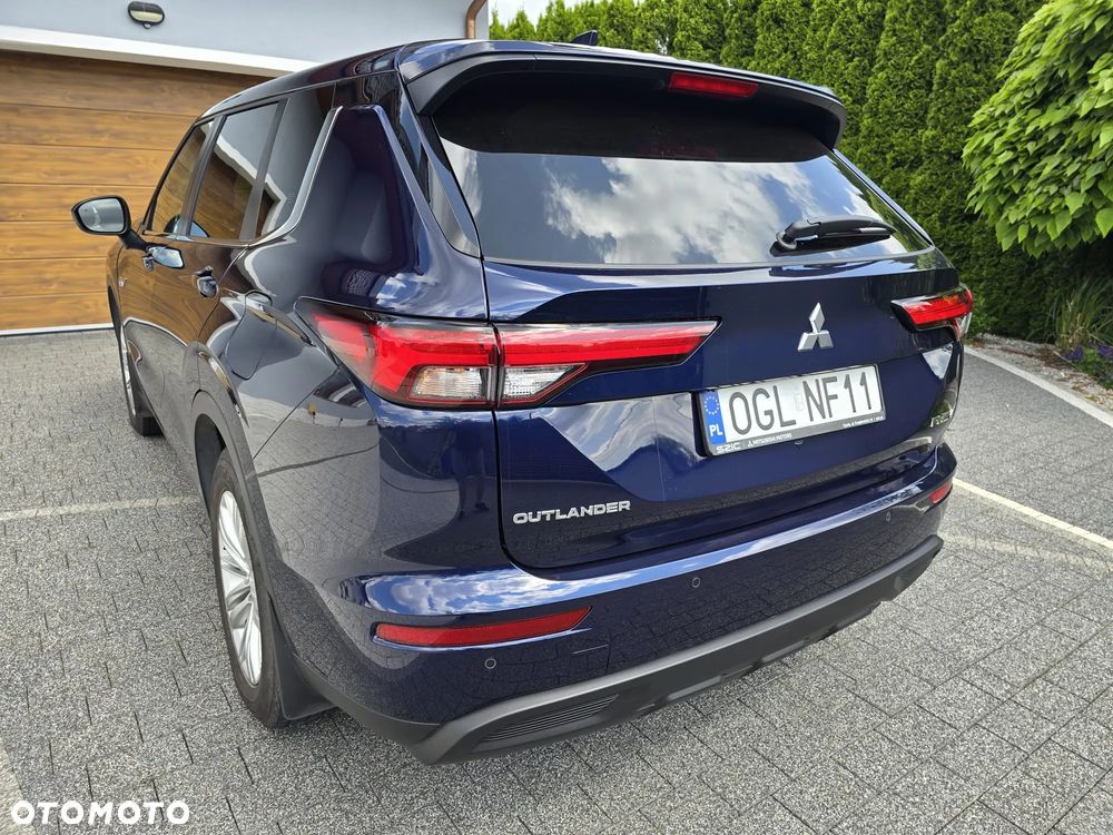 Mitsubishi Outlander - 2