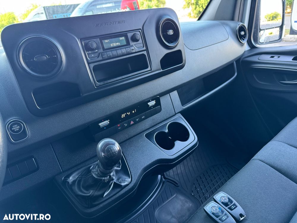 Mercedes-Benz Sprinter - 30