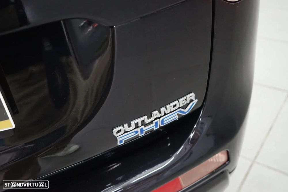 Mitsubishi Outlander 2.0 4WD Plus - 16