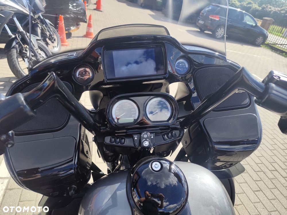 Harley-Davidson Touring Road Glide - 11
