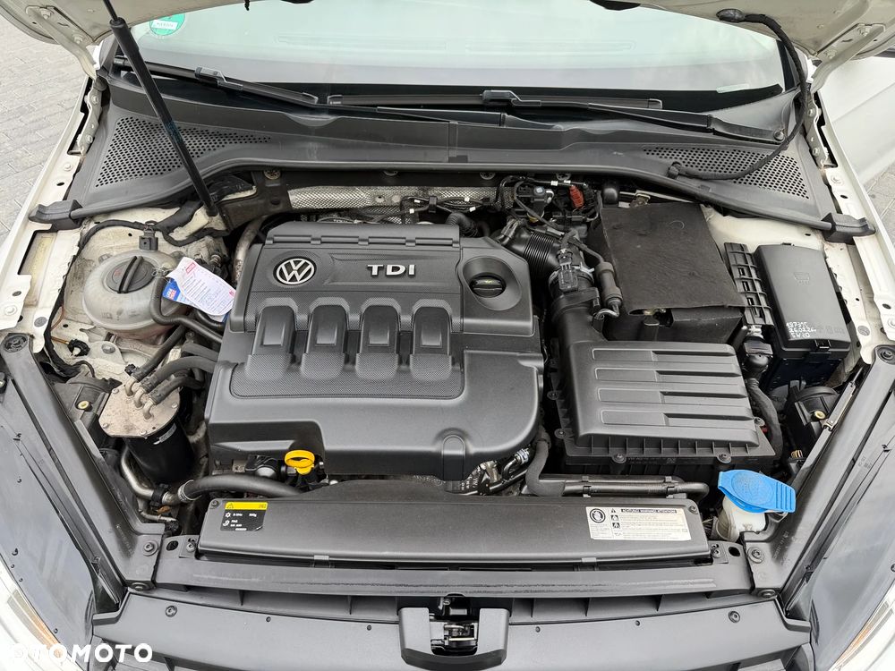 Volkswagen Golf 1.6 TDI BlueMotion Technology Lounge - 21