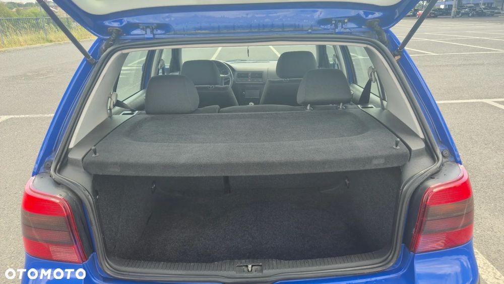 Volkswagen Golf 1.6 Comfortline - 14