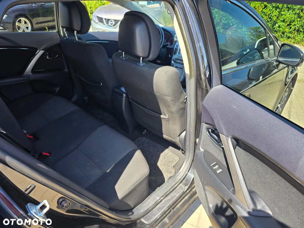 Toyota Avensis - 10