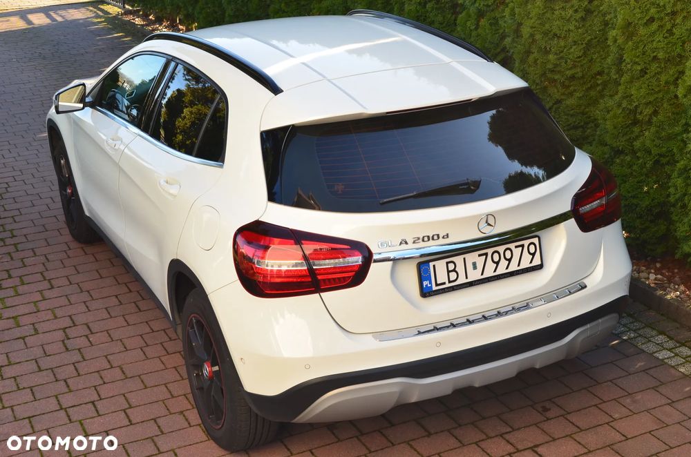 Mercedes-Benz GLA 200 d 7G-DCT AMG Line - 2