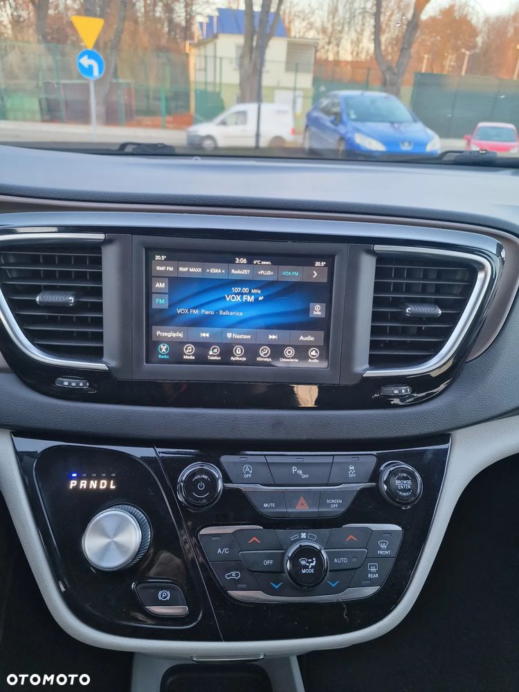 Chrysler Pacifica - 7