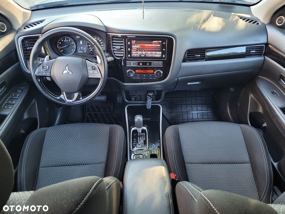 Mitsubishi Outlander 2.0 Intense + Navi 4WD CVT - 15