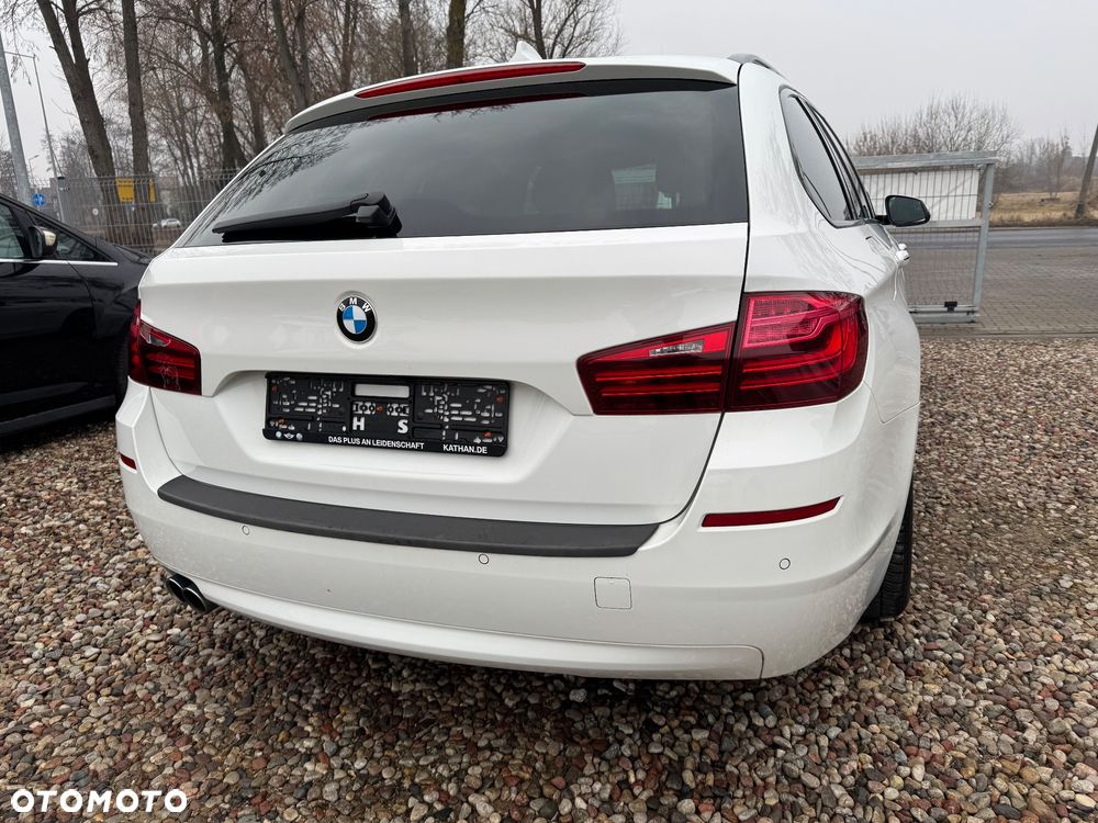 BMW Seria 5 525d xDrive - 9