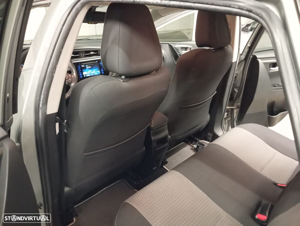 Toyota Auris 1.8 HSD Comfort +P.Sport+Navi - 21