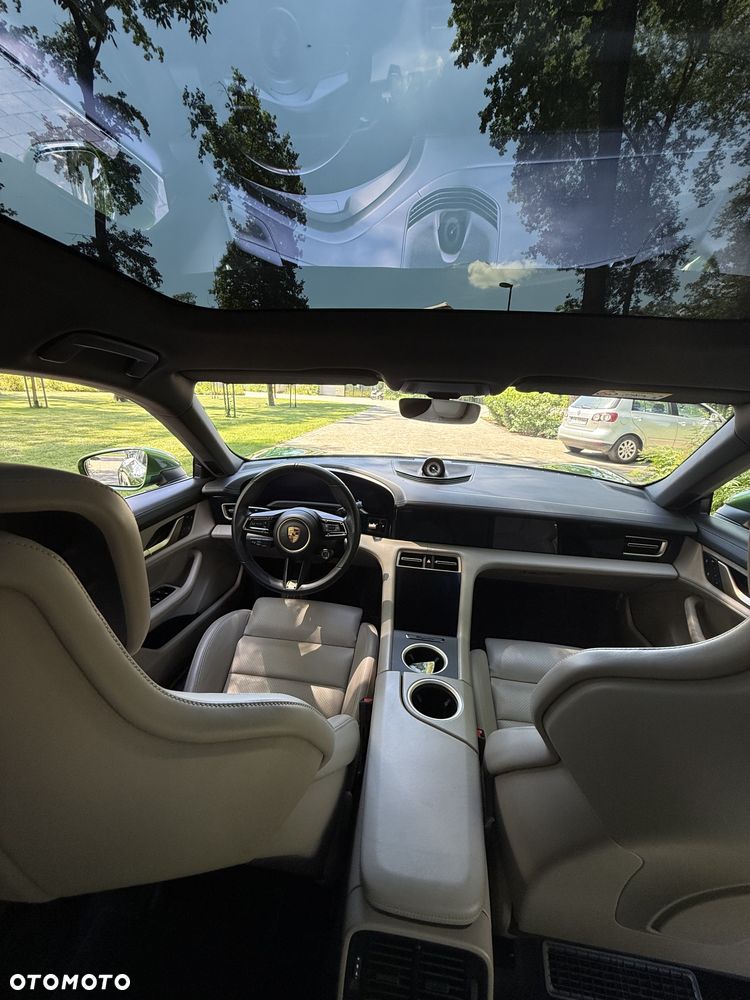Porsche Taycan - 17