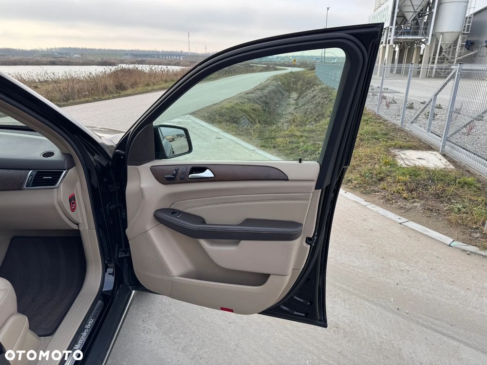 Mercedes-Benz ML - 15