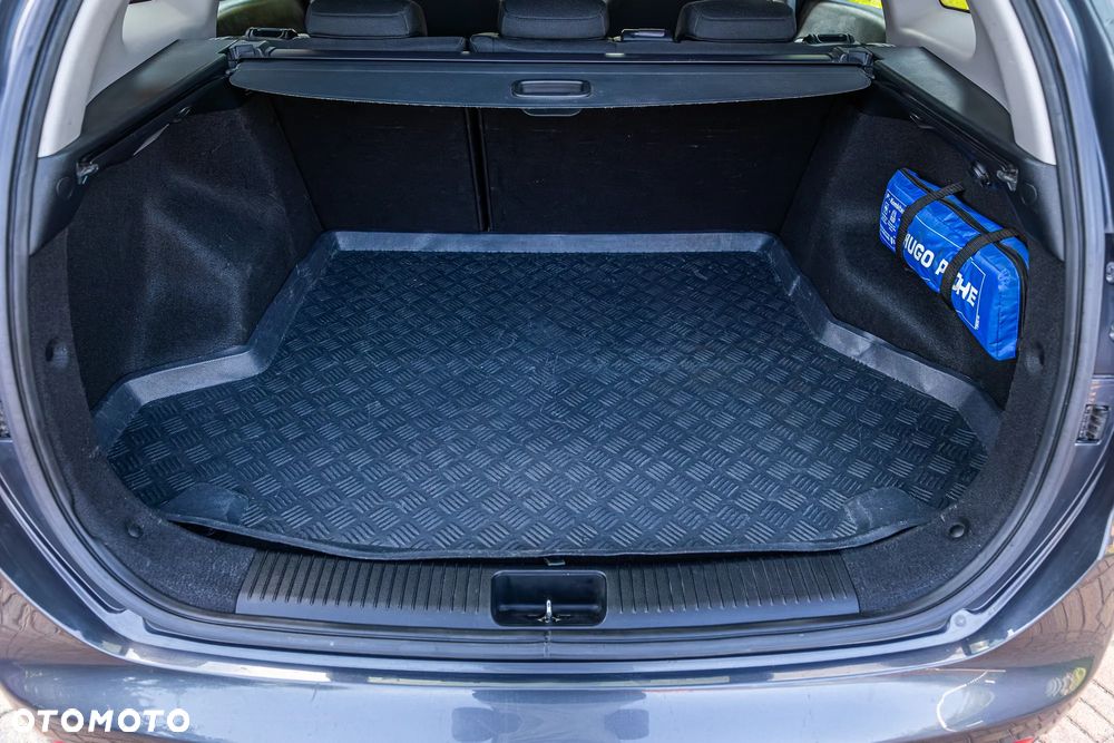 Kia Ceed 1.6 GDI Dream Team Edition - 40