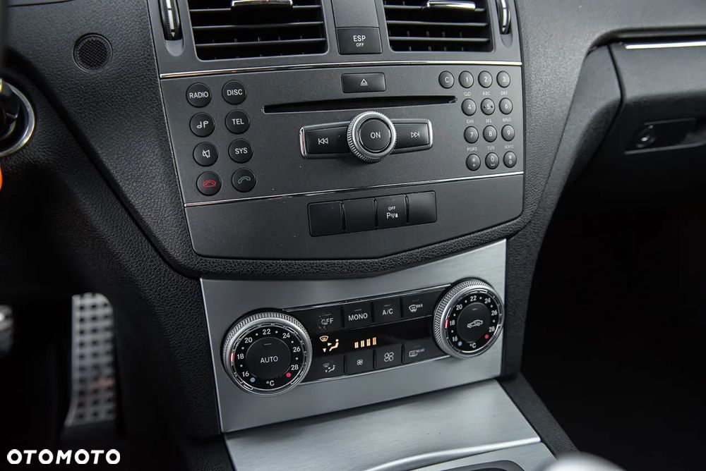 Mercedes-Benz Klasa C 180 CGI Automatik BlueEFFICIENCY - 25