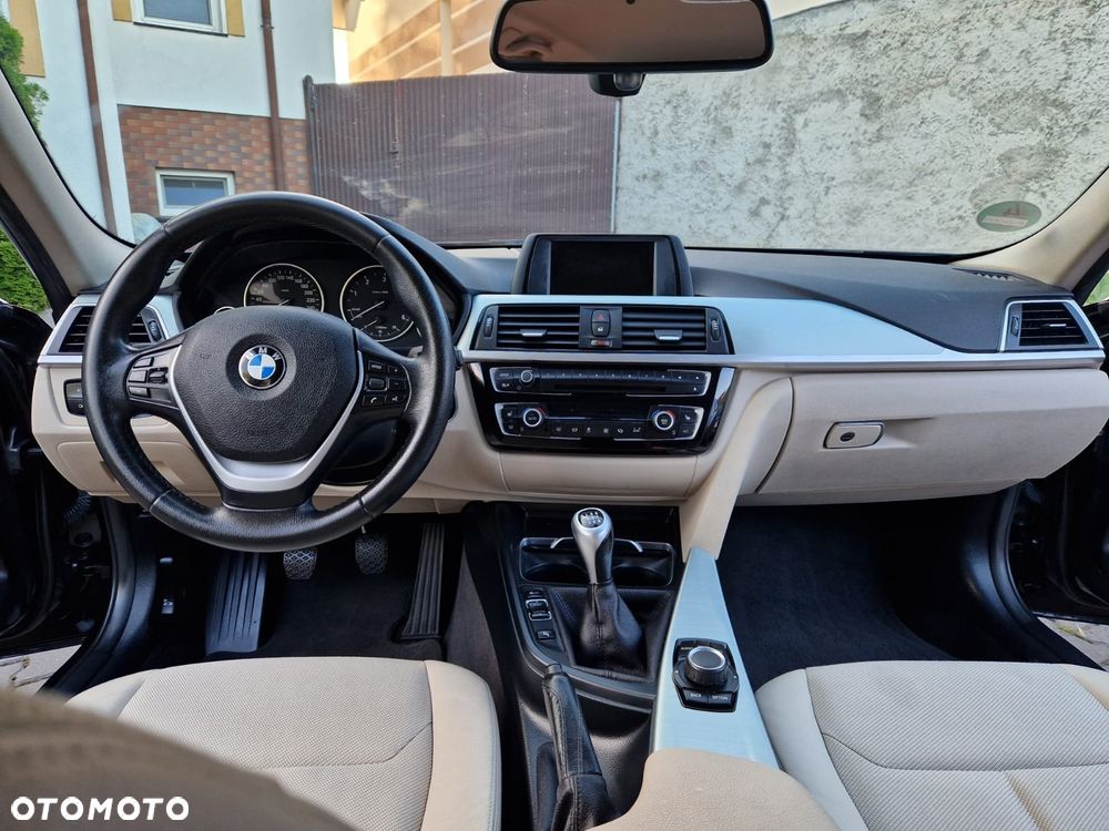 BMW Seria 3 320d Luxury Line - 17