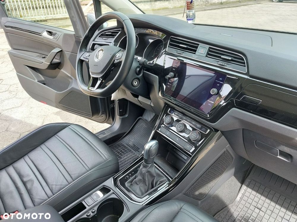Volkswagen Touran - 15