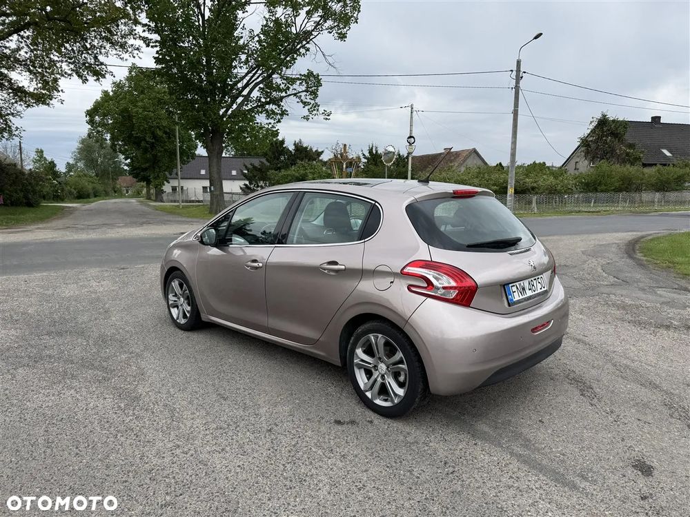 Peugeot 208 - 12