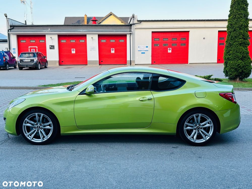 Hyundai Genesis Coupe 2.0 T - 13