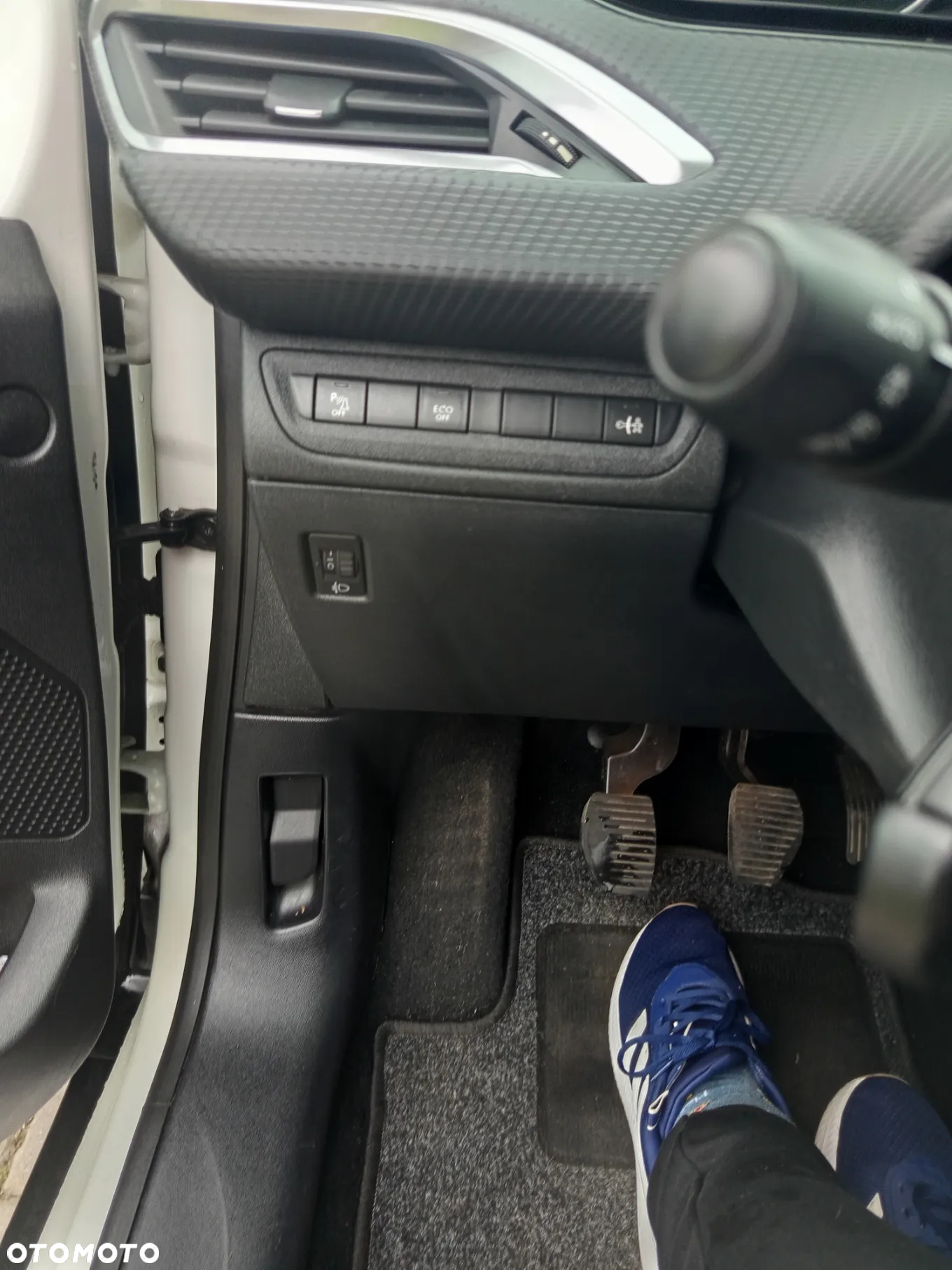 Peugeot 2008 1.6 e-HDi Allure S&S - 15