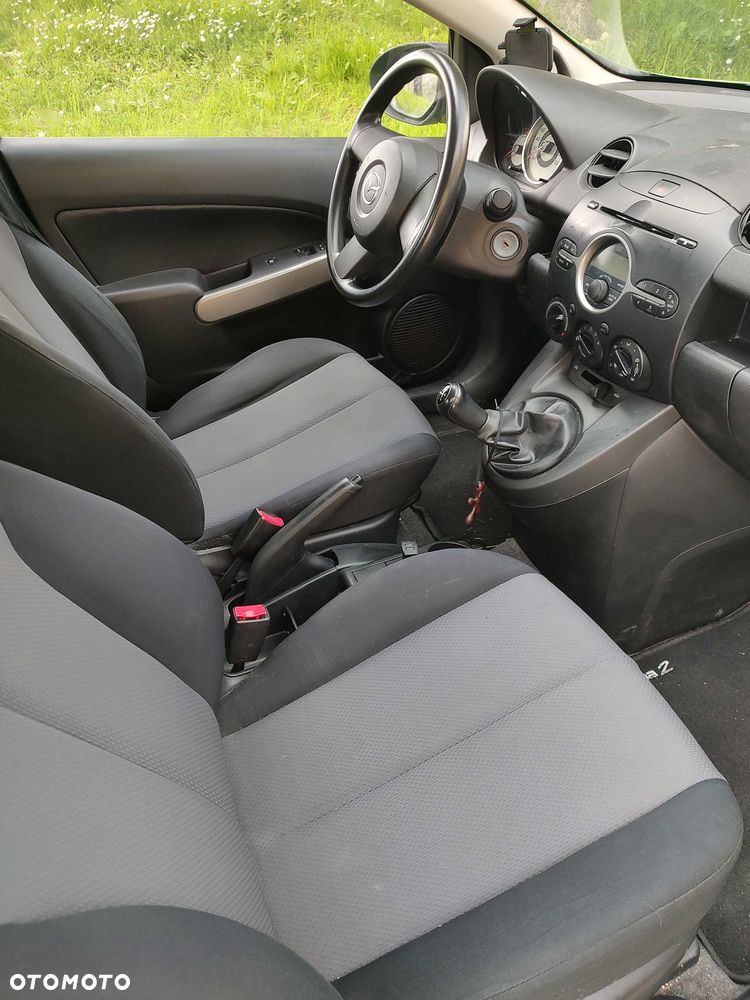 Mazda 2 - 6