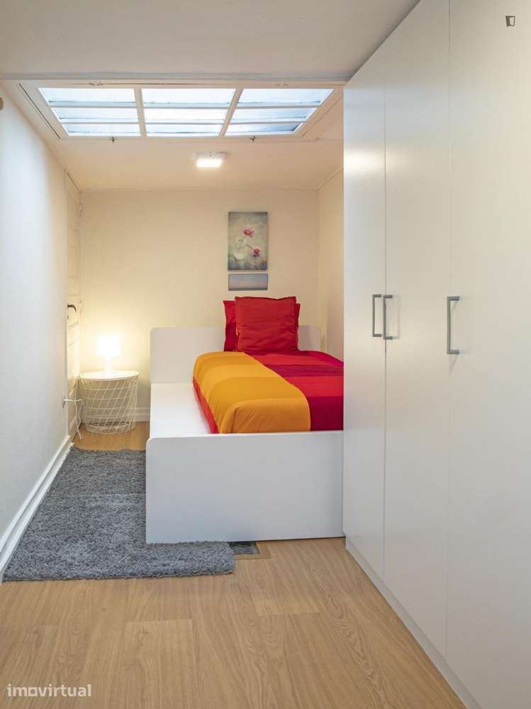 Quarto - localizado em Matosinhos Porto - Grande imagem: 5/48
