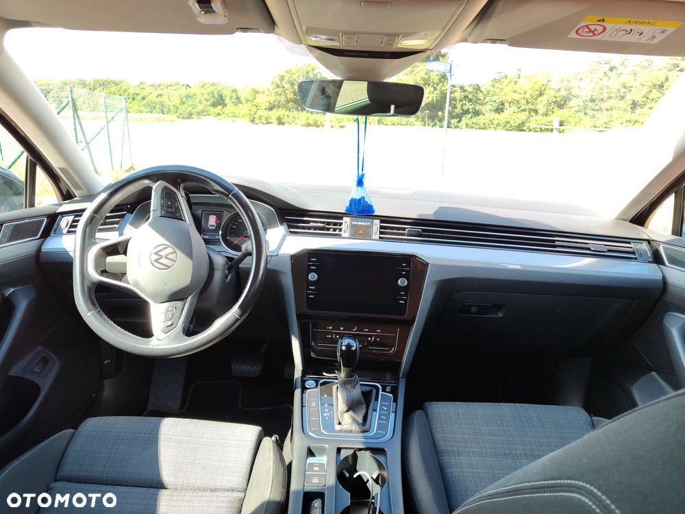 Volkswagen Passat - 13