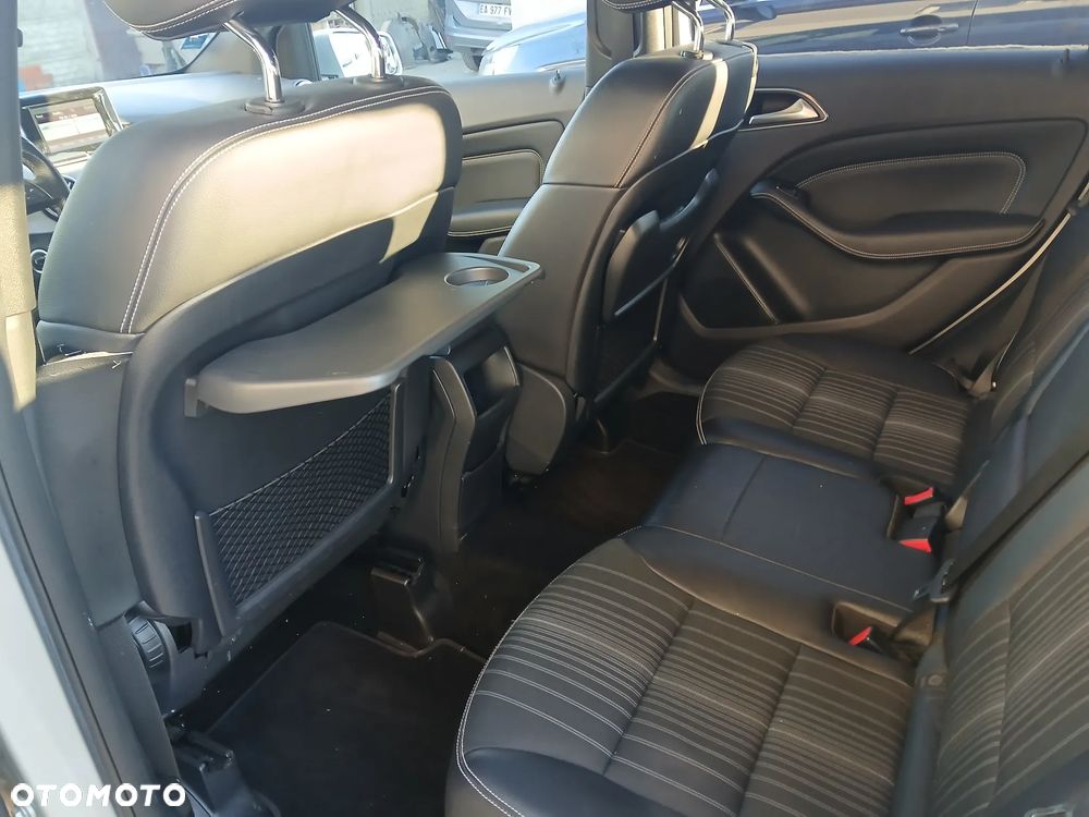 Mercedes-Benz Klasa B 180 d Edition - 15