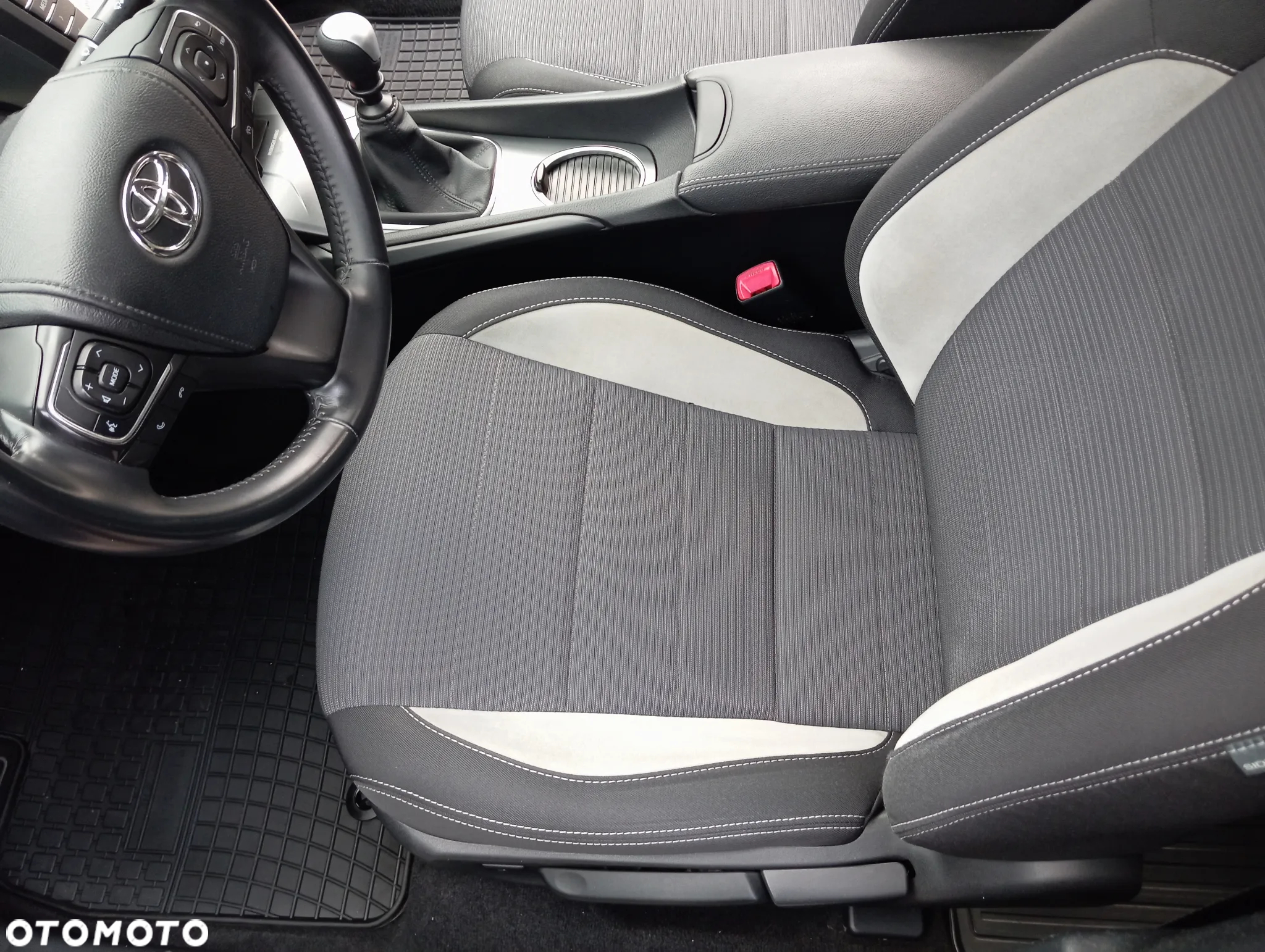 Toyota Avensis 1.8 Prestige - 33