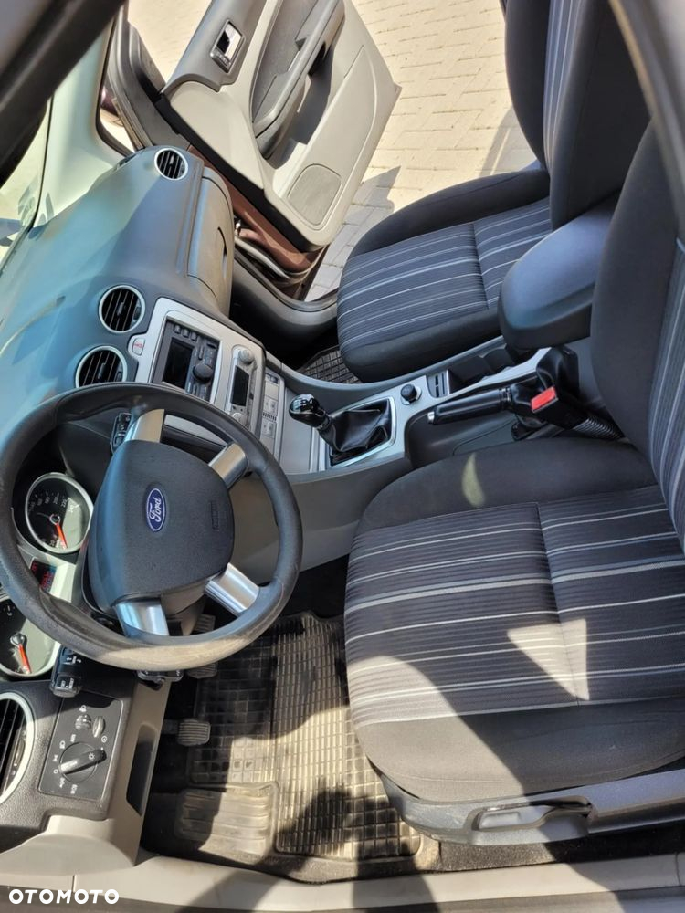Ford Focus 1.8 Style - 19