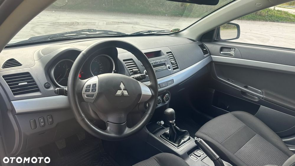 Mitsubishi Lancer 1.6 Invite - 16