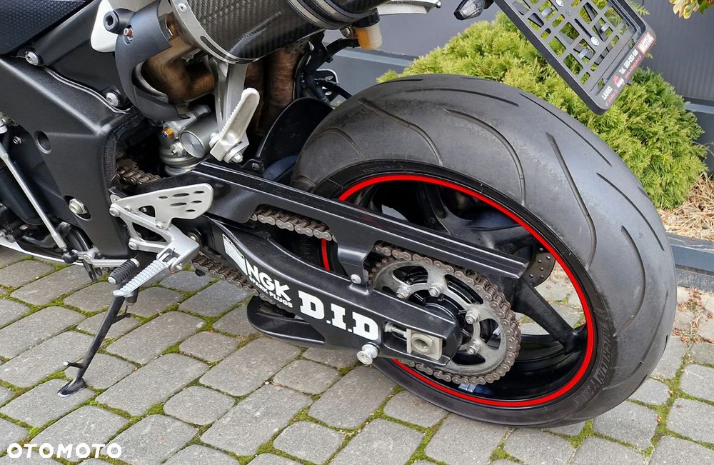 Yamaha R1 - 28