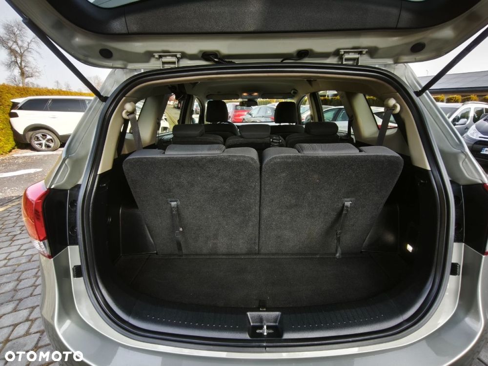Kia Carens - 18