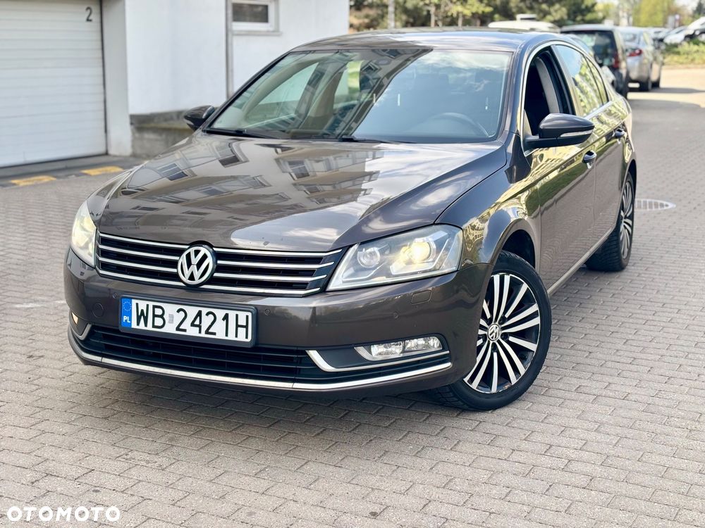 Volkswagen Passat - 1
