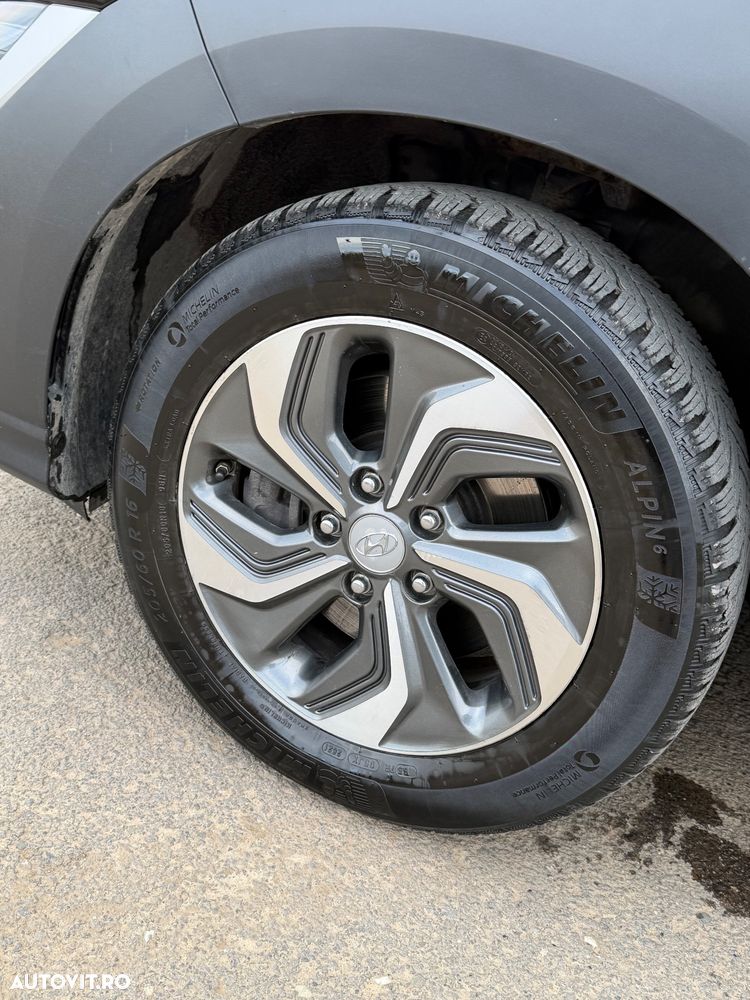 Hyundai KONA - 23