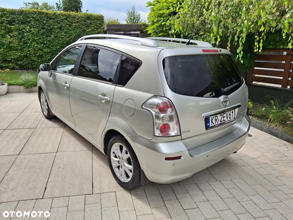 Toyota Corolla Verso - 8